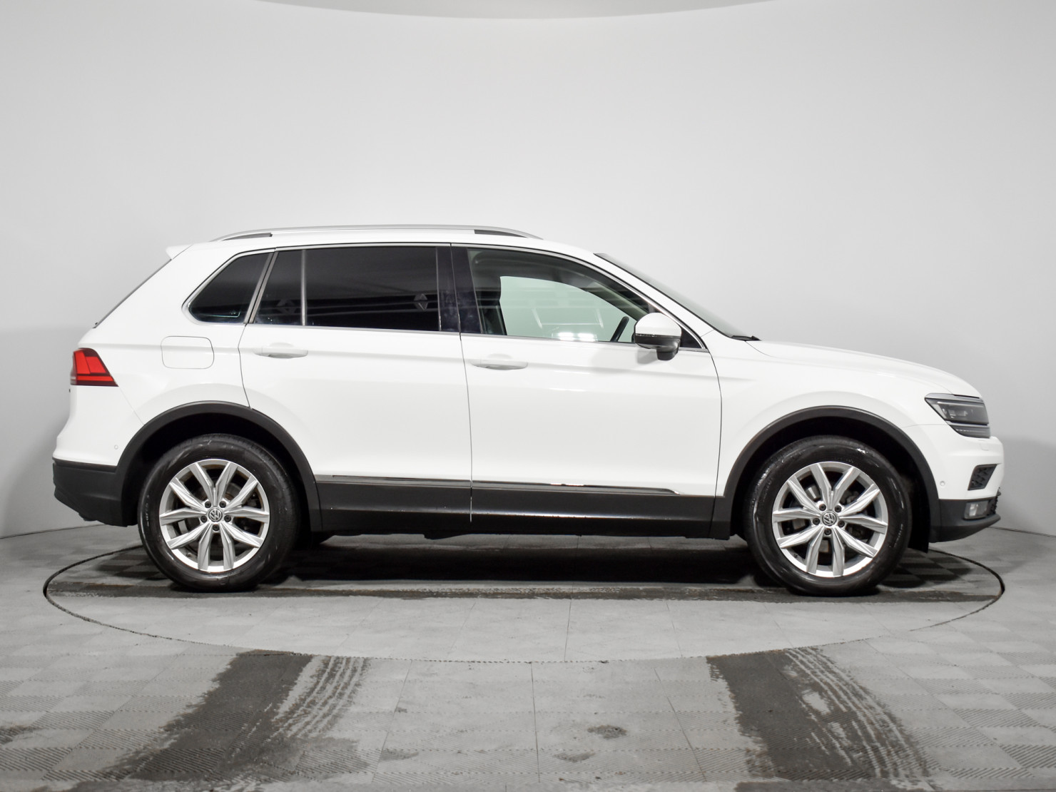 Volkswagen Tiguan 2020 — миниатюра 5