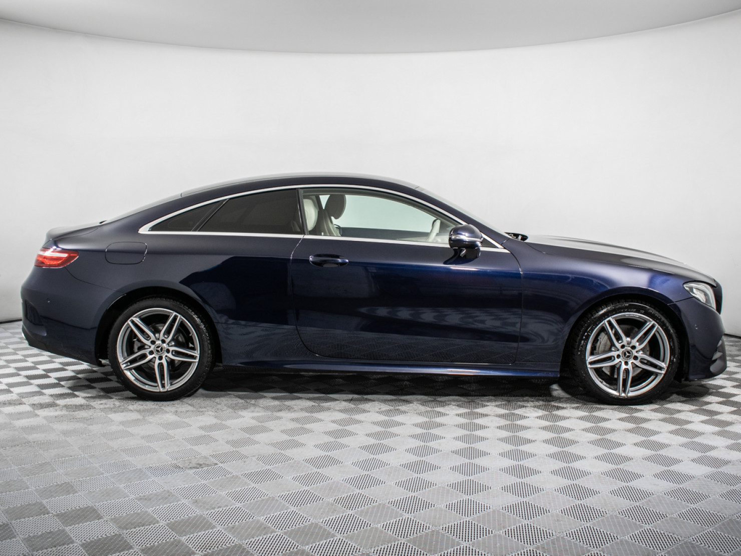 Mercedes-Benz E-Класс купе 2019 — миниатюра 4