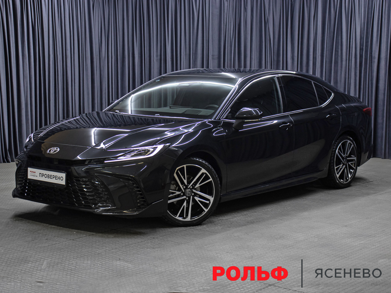 Toyota Camry 2024 — фото 1