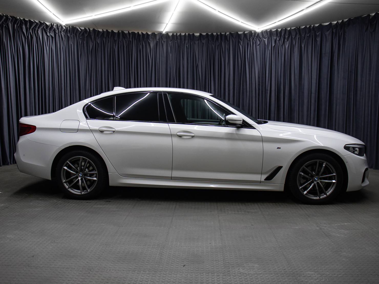 BMW 5 серия 2018 — миниатюра 5