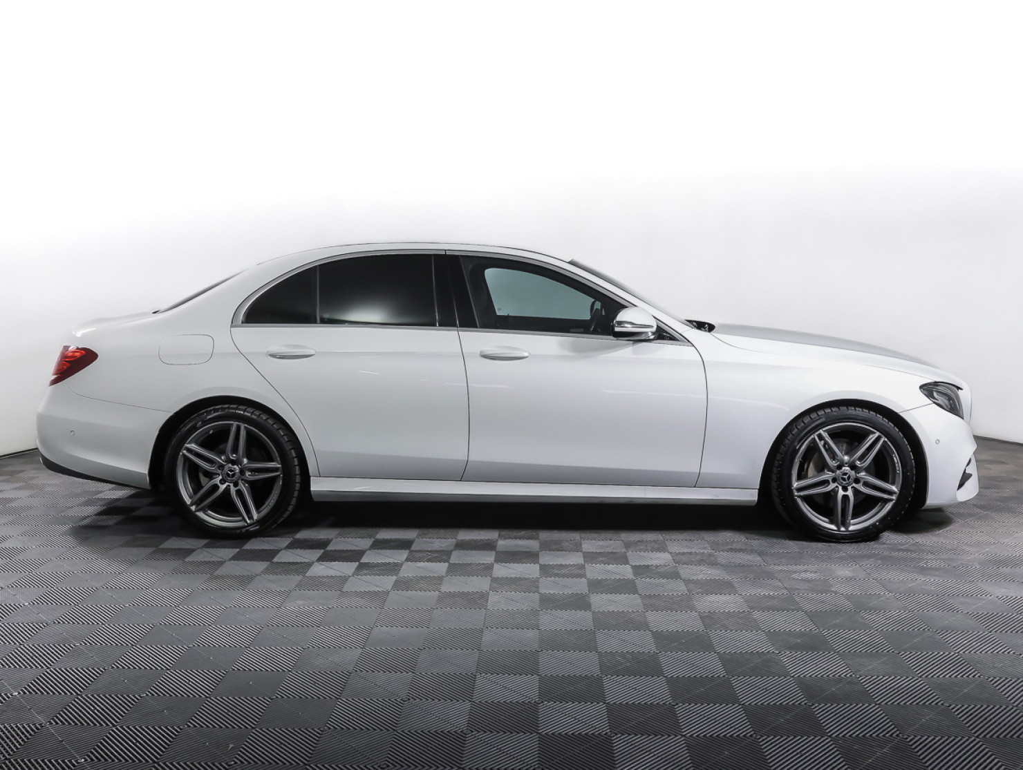 Mercedes-Benz E-Класс 2020 — миниатюра 4