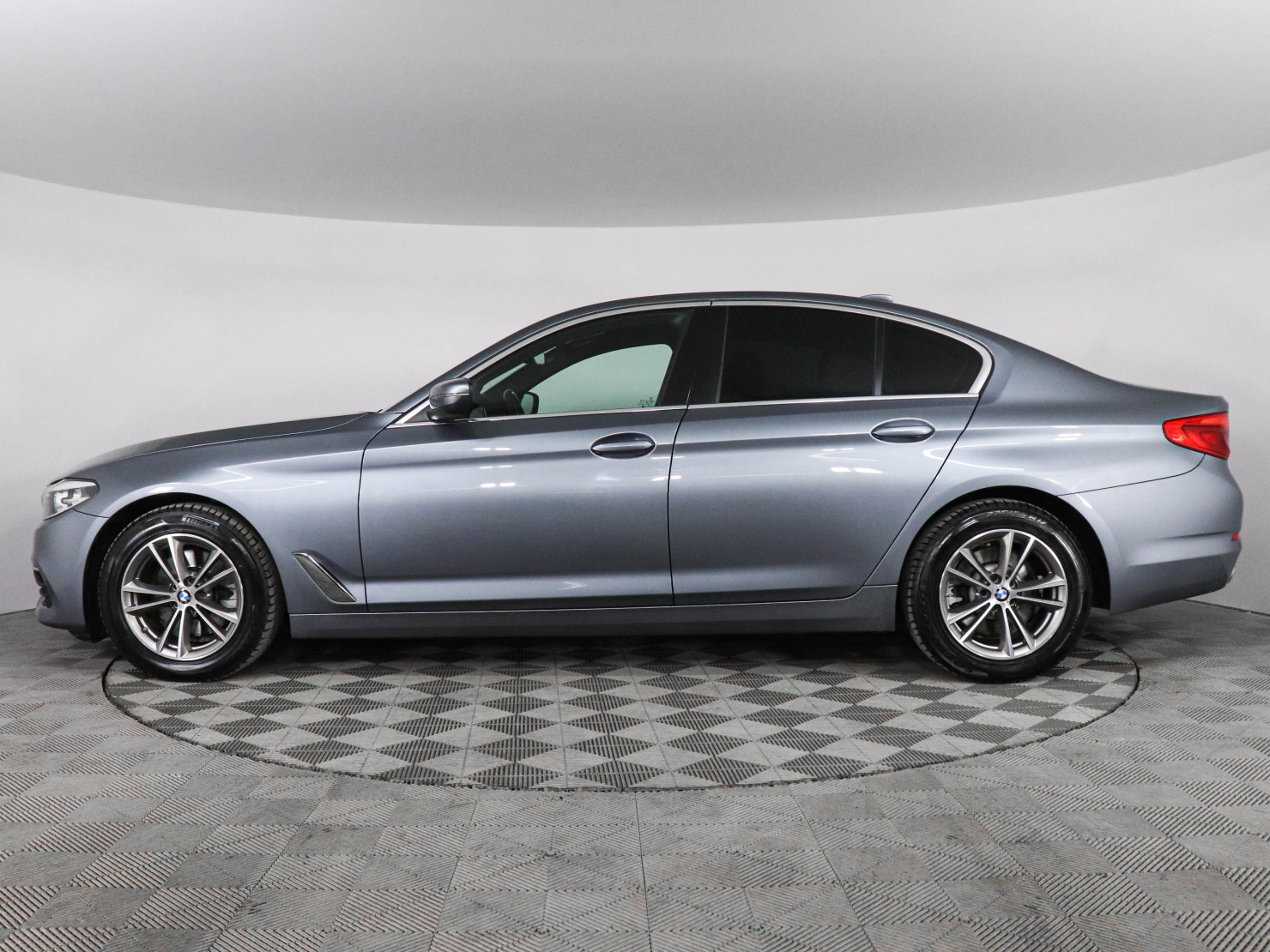 BMW 5 серия 2019 — миниатюра 5