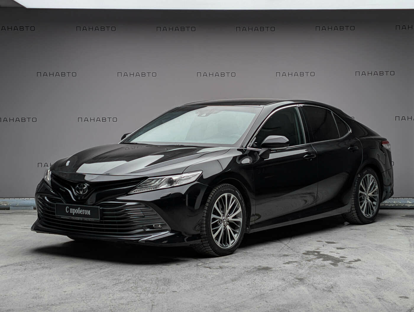 Toyota Camry 2018 — фото 1