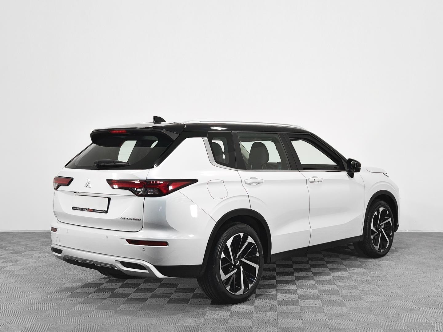 Mitsubishi Outlander 2023 — миниатюра 4