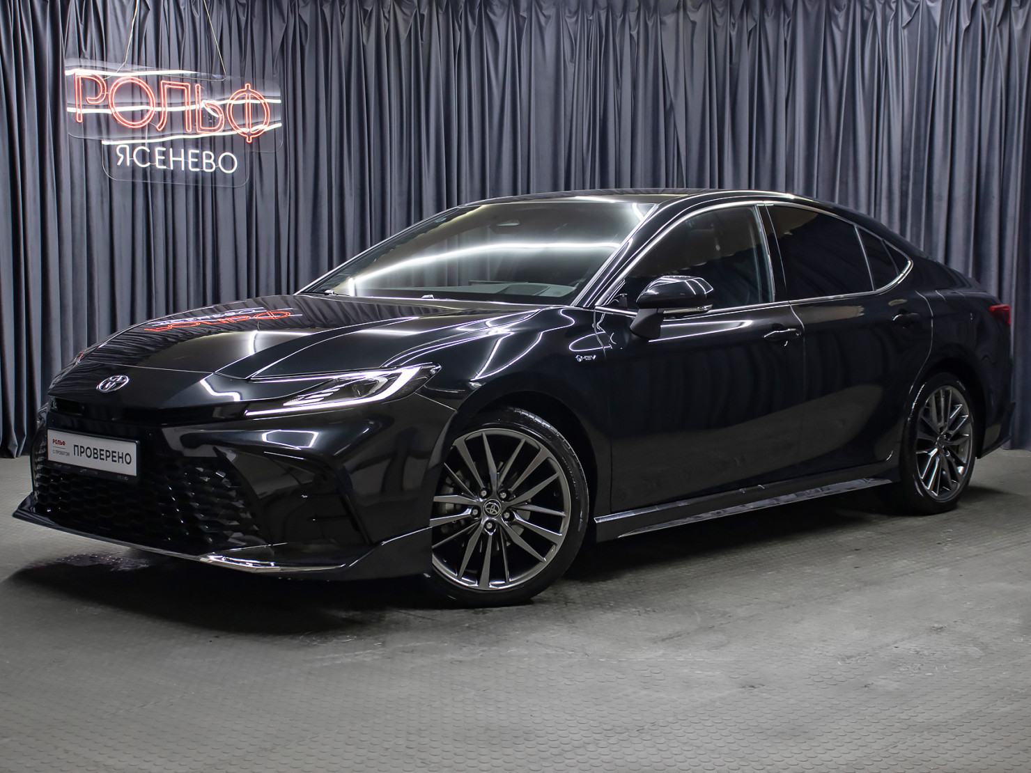 Toyota Camry 2025 — фото 1