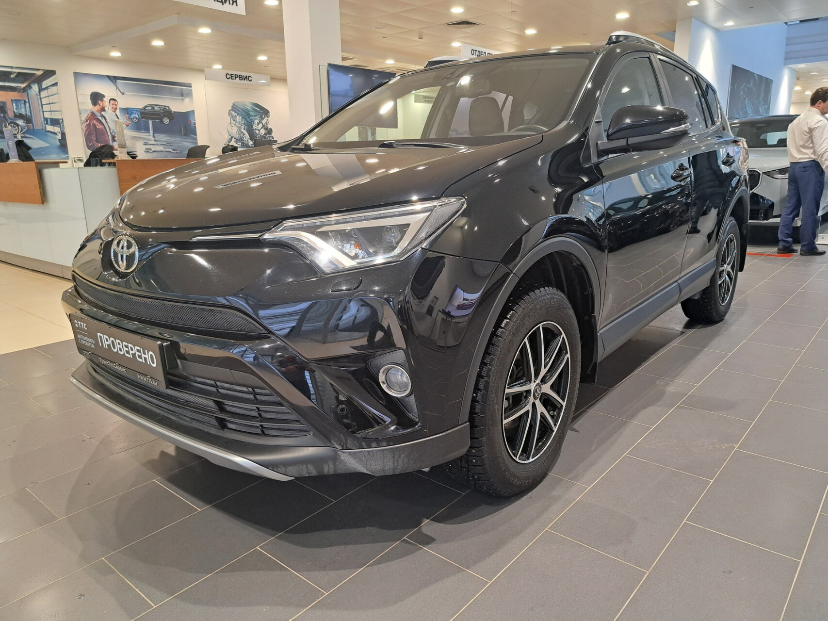 Toyota RAV4 2017 — фото 1