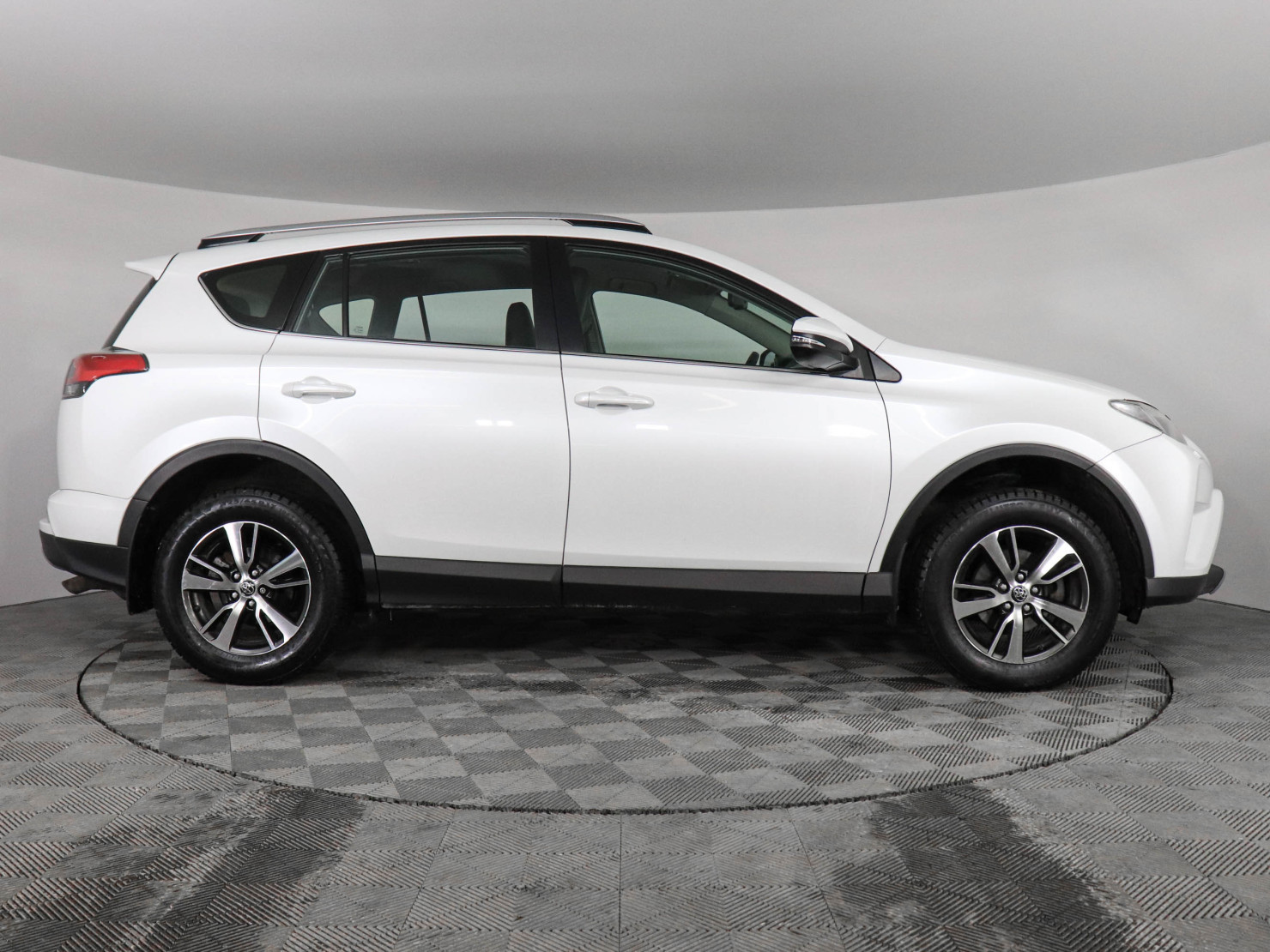 Toyota RAV4 2018 — миниатюра 4