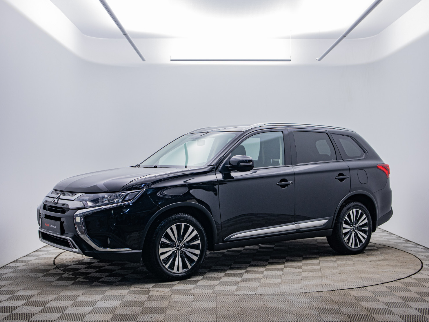 Mitsubishi Outlander 2019 — купить в Москва