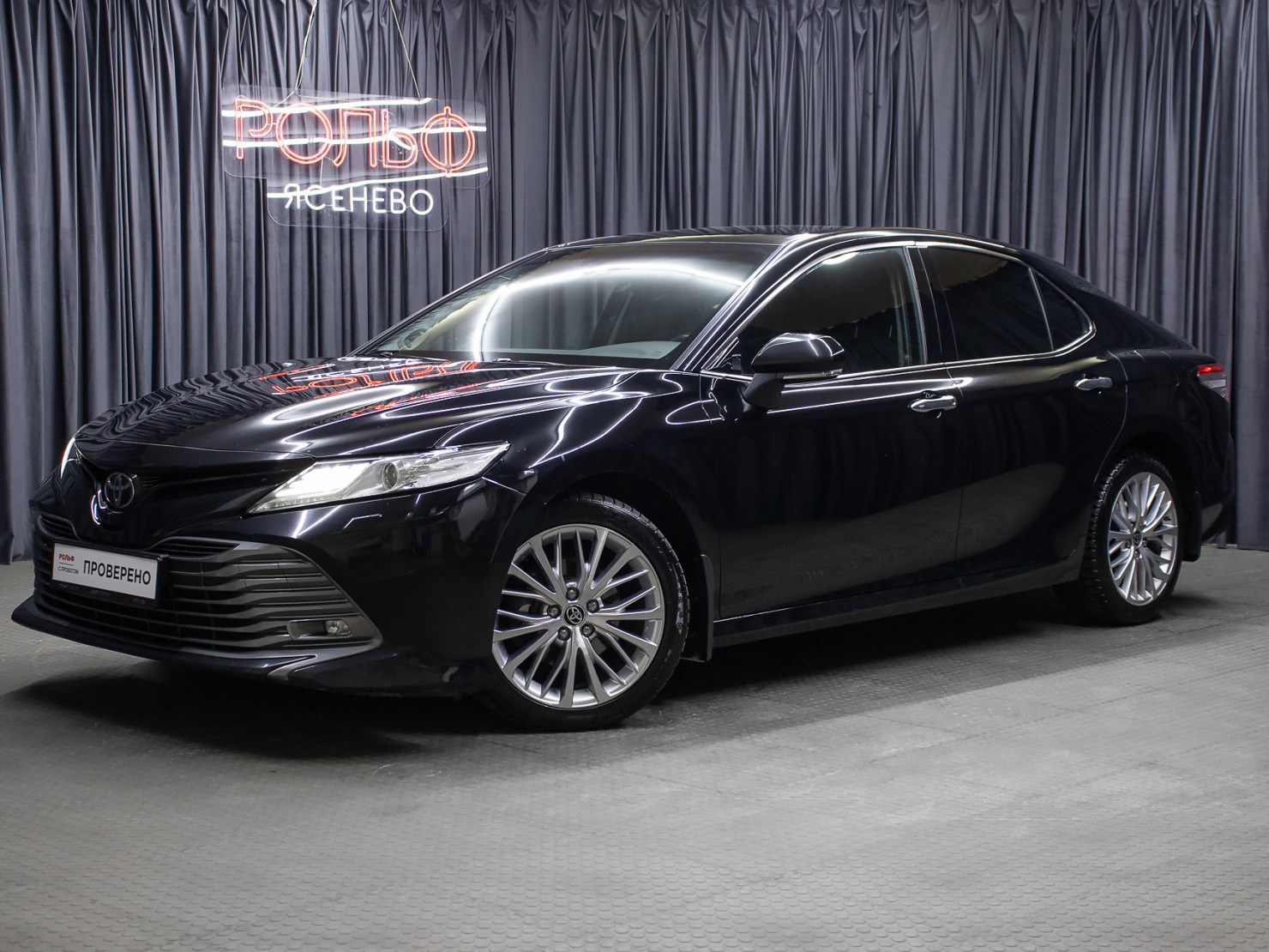 Toyota Camry 2021 — фото 1