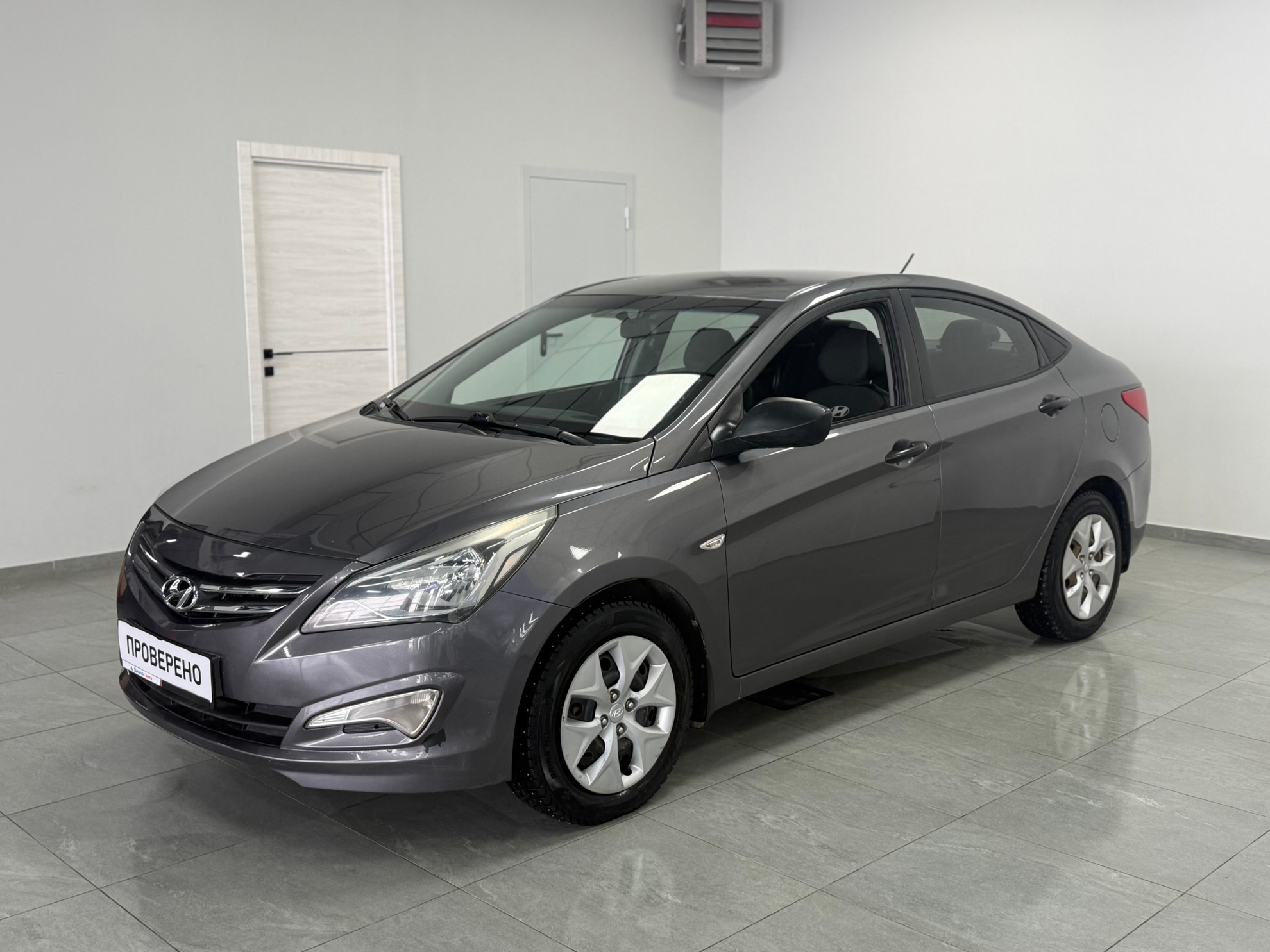 Hyundai Solaris 2015 — фото 1