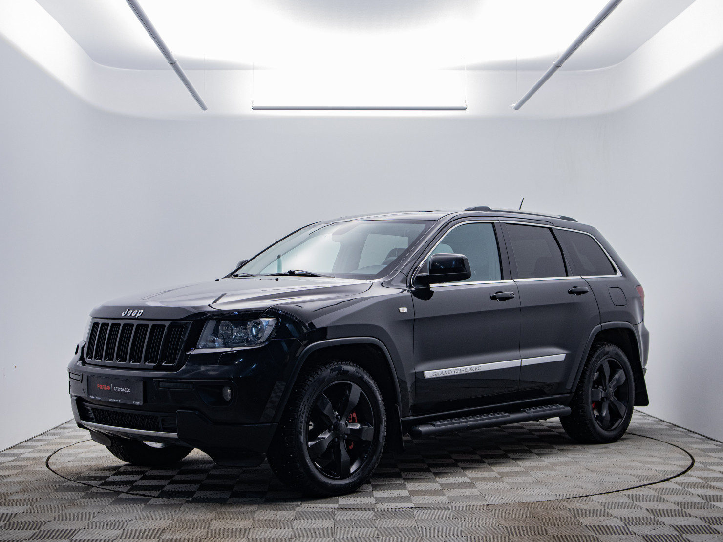 Jeep Grand Cherokee 2012 — купить в Москва
