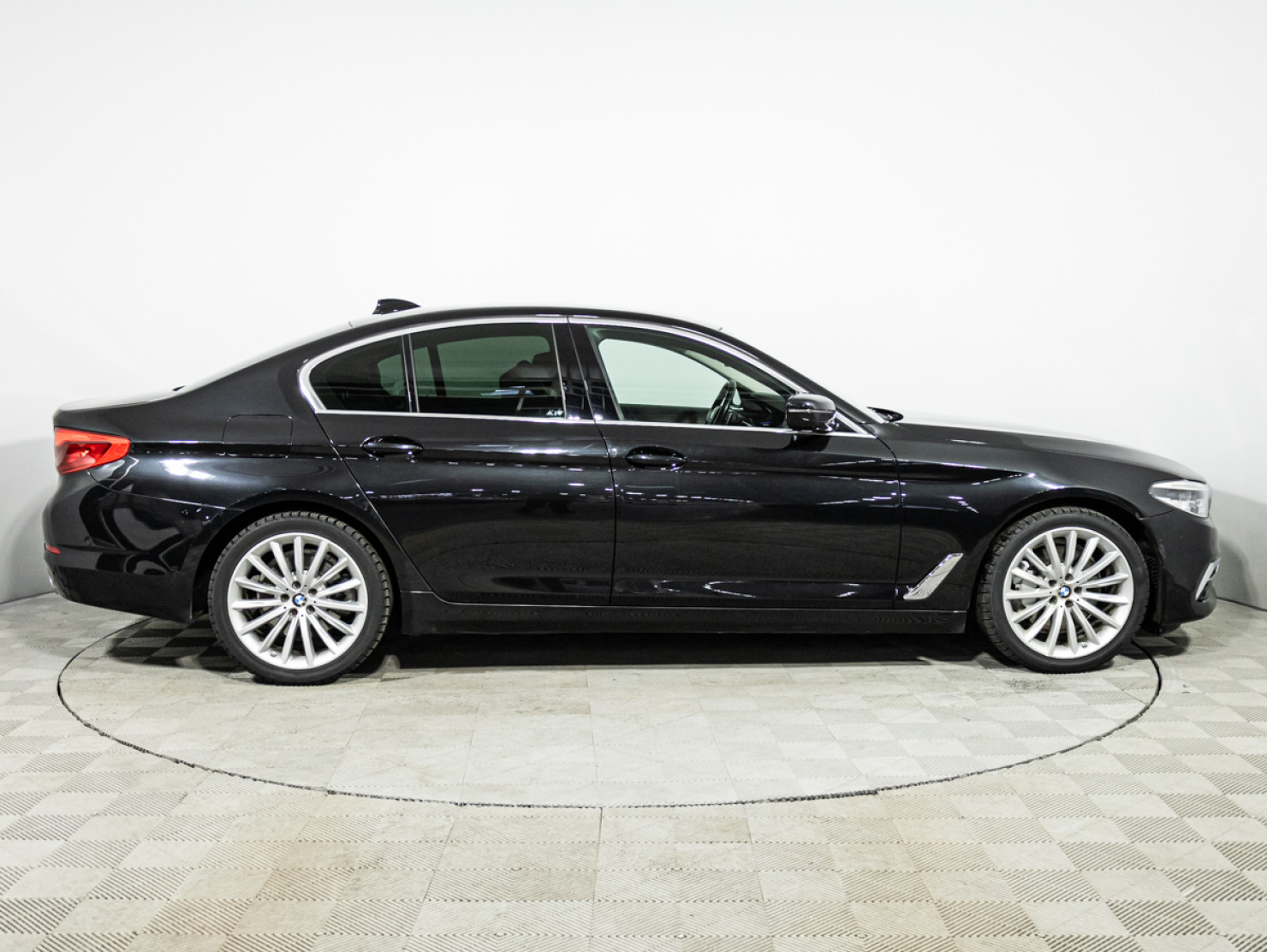 BMW 5 серия 2018 — миниатюра 4