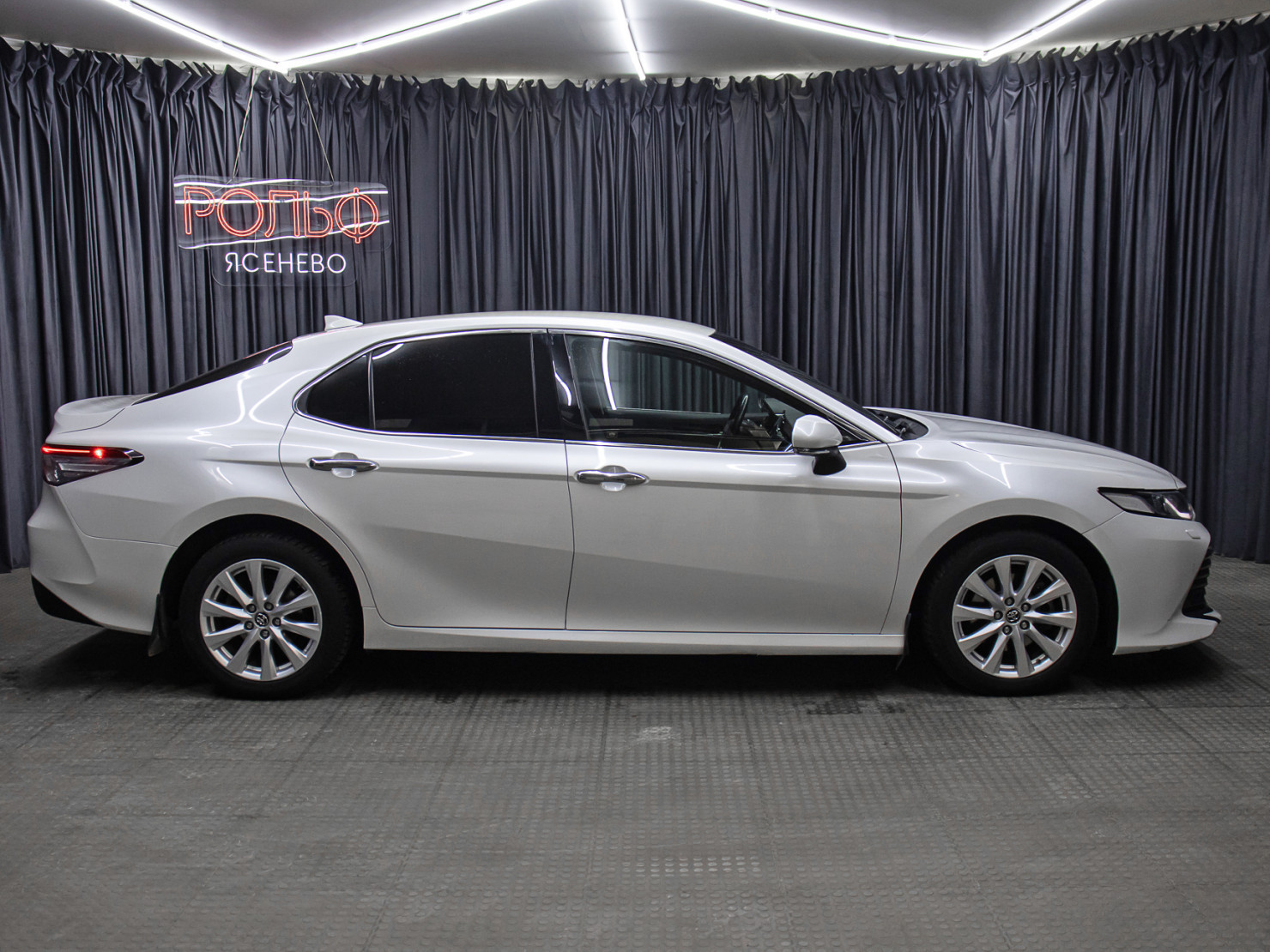 Toyota Camry 2019 — миниатюра 4