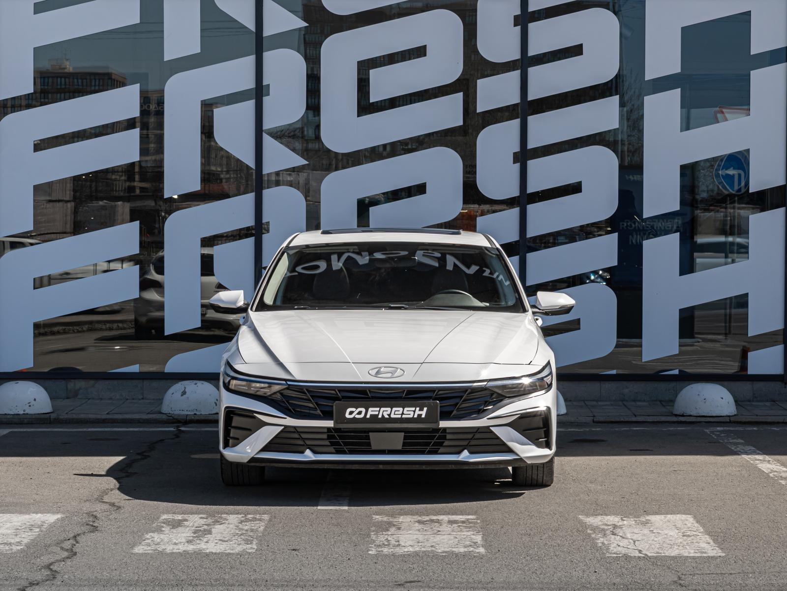 Hyundai Elantra 2023 — миниатюра 3