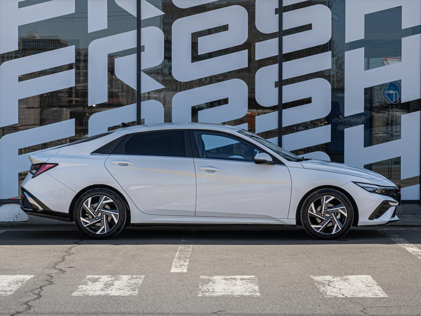 Hyundai Elantra 2023 — миниатюра 5