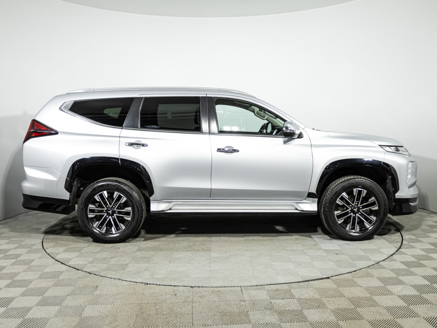 Mitsubishi Pajero Sport 2021 — миниатюра 4