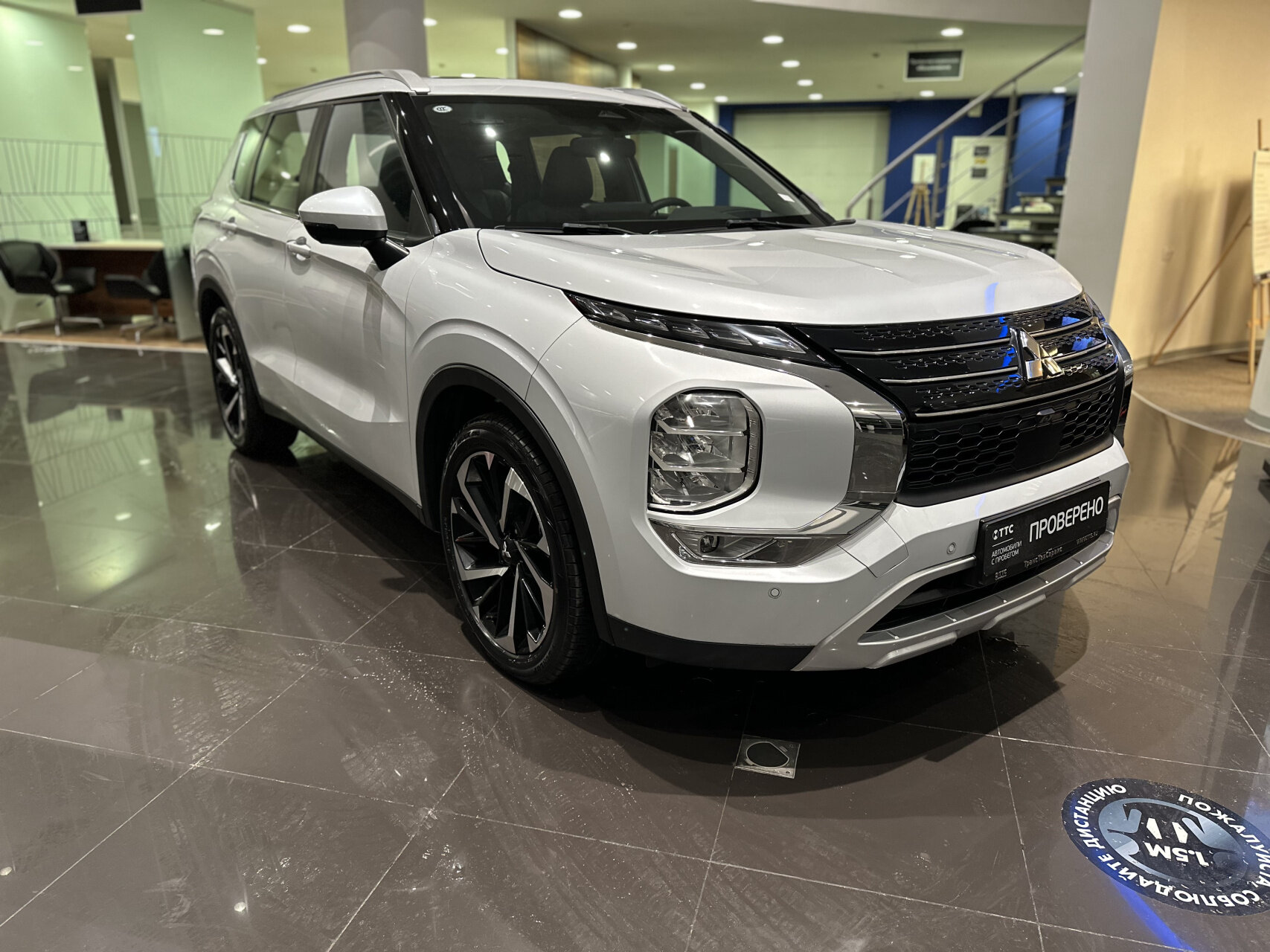 Mitsubishi Outlander 2023 — миниатюра 3