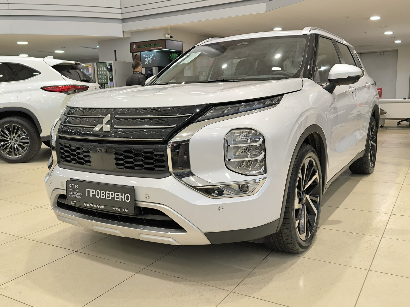 Mitsubishi Outlander 2023 — миниатюра 1
