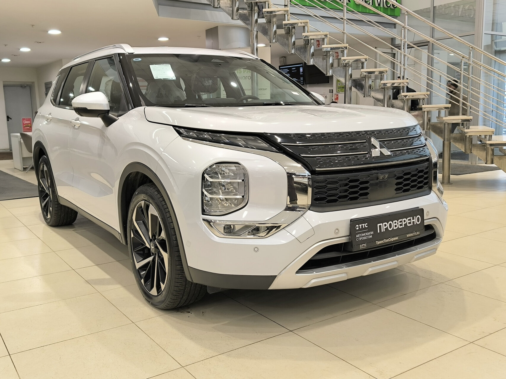 Mitsubishi Outlander 2023 — миниатюра 3