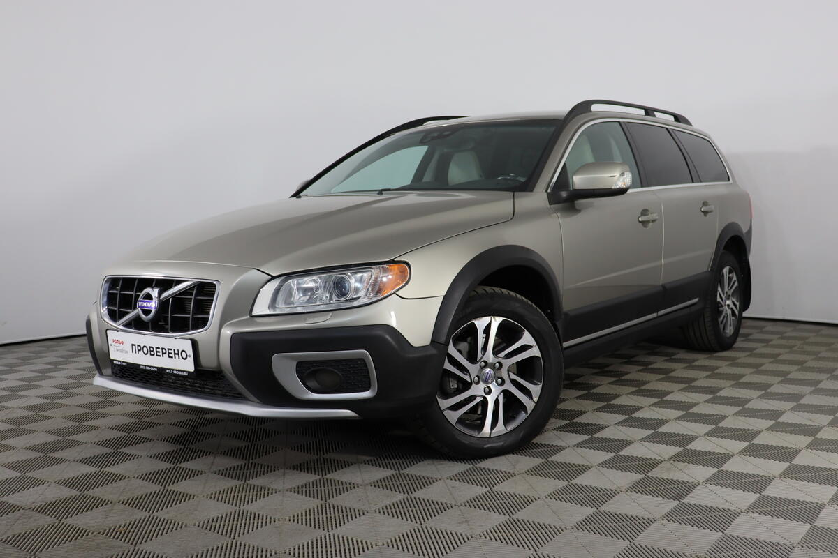 Volvo xc70 II на России в лесу