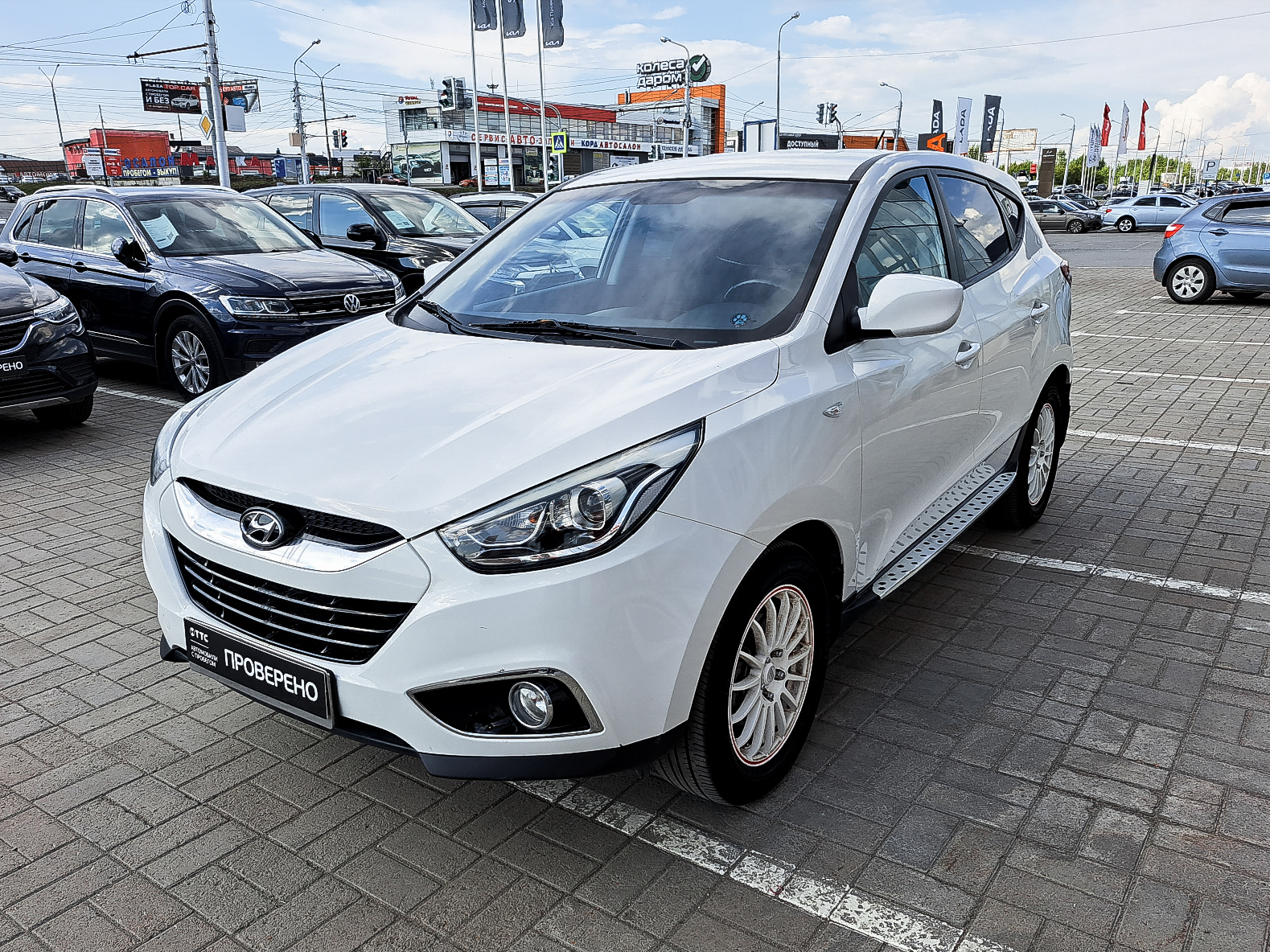 Авито уфа хендай с пробегом. Hyundai ix35. Хендай ix35. Ix35. Машина за 1555000 белая машина красивая.