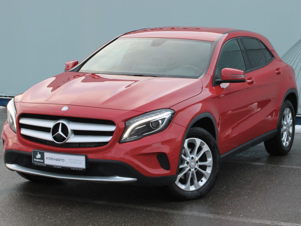 Mercedes Benz GLA 200 красный