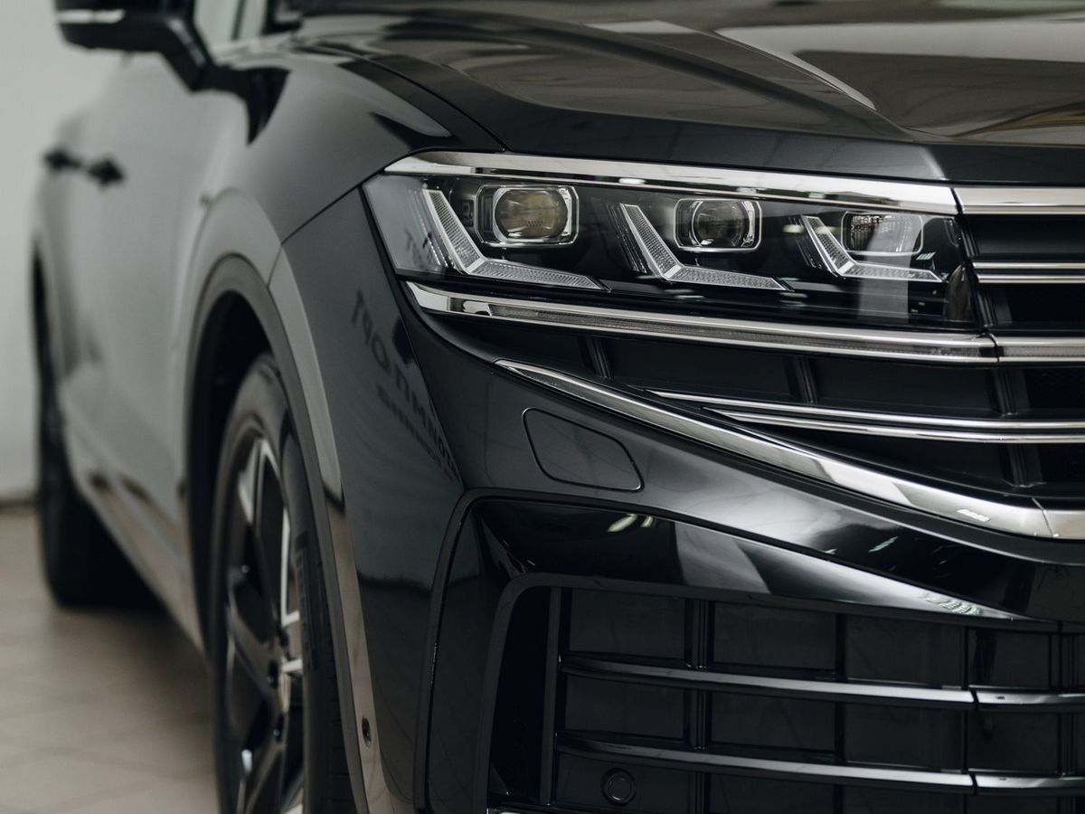 Volkswagen Touareg III Рестайлинг, Mythos Black, 11500000 рублей, вид 5
