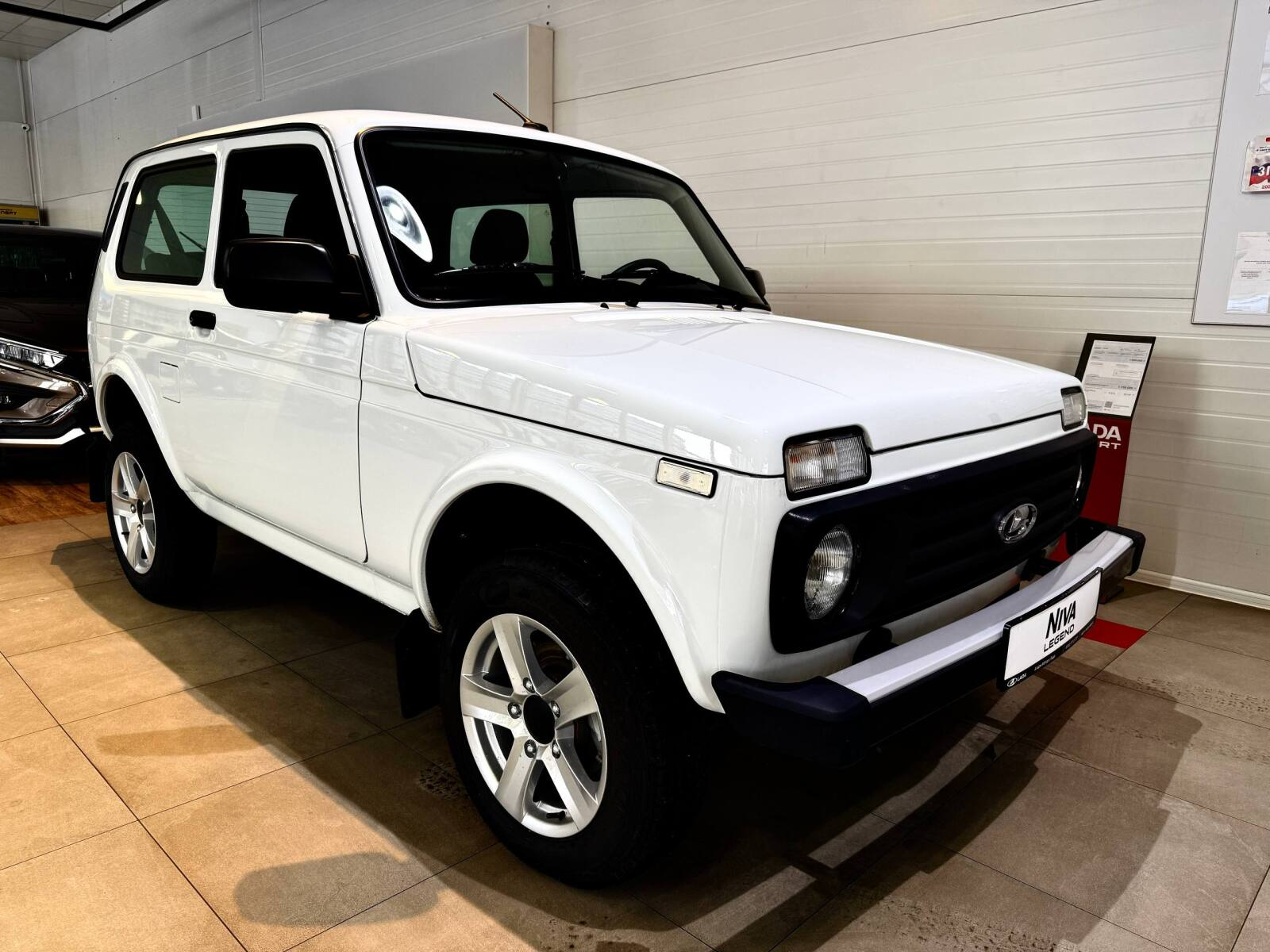 LADA Niva Legend I, Белый "Ледниковый", 762500 рублей, вид 3