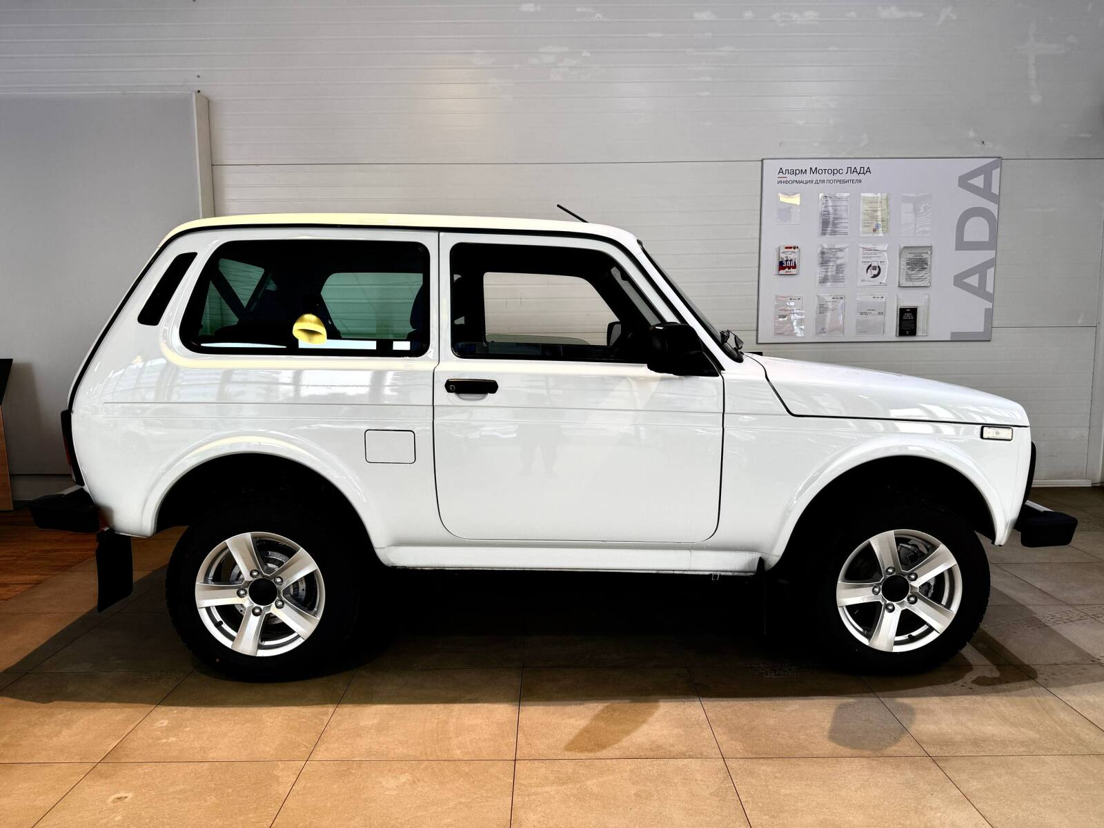LADA Niva Legend I, Белый "Ледниковый", 762500 рублей, вид 4
