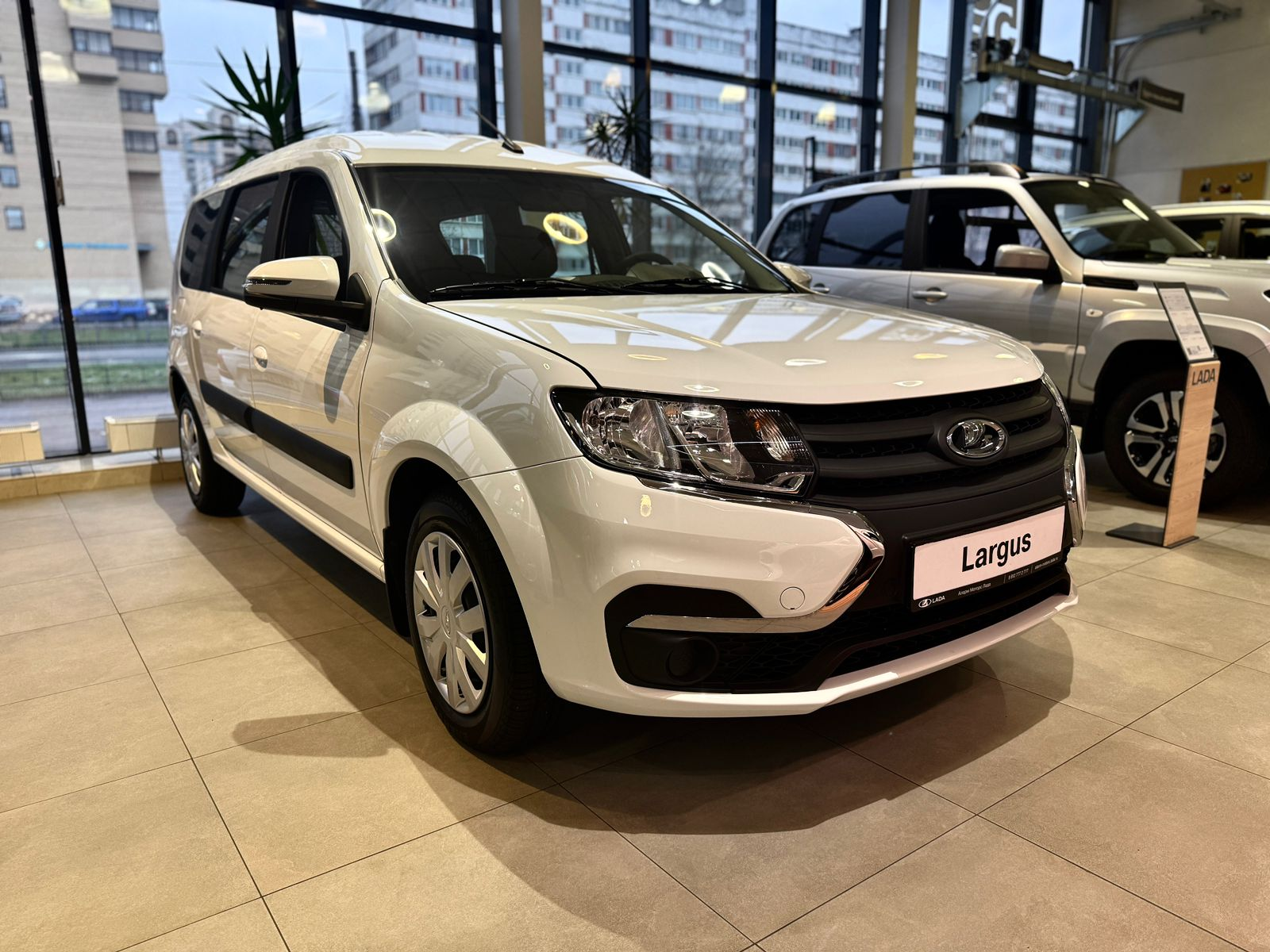 LADA Largus I Рестайлинг, Белый "Ледниковый", 1337000 рублей, вид 2