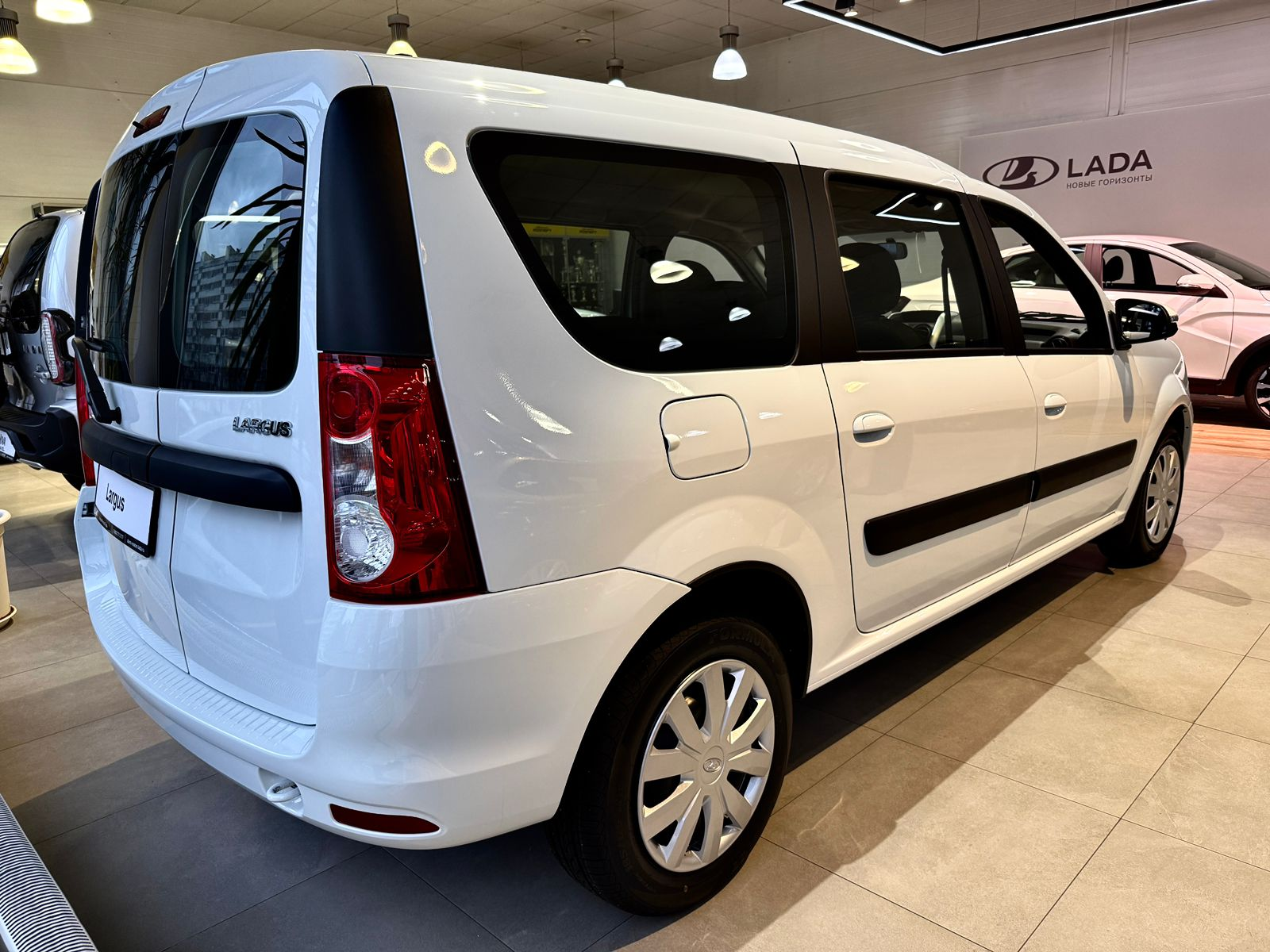 LADA Largus I Рестайлинг, Белый "Ледниковый", 1337000 рублей, вид 5