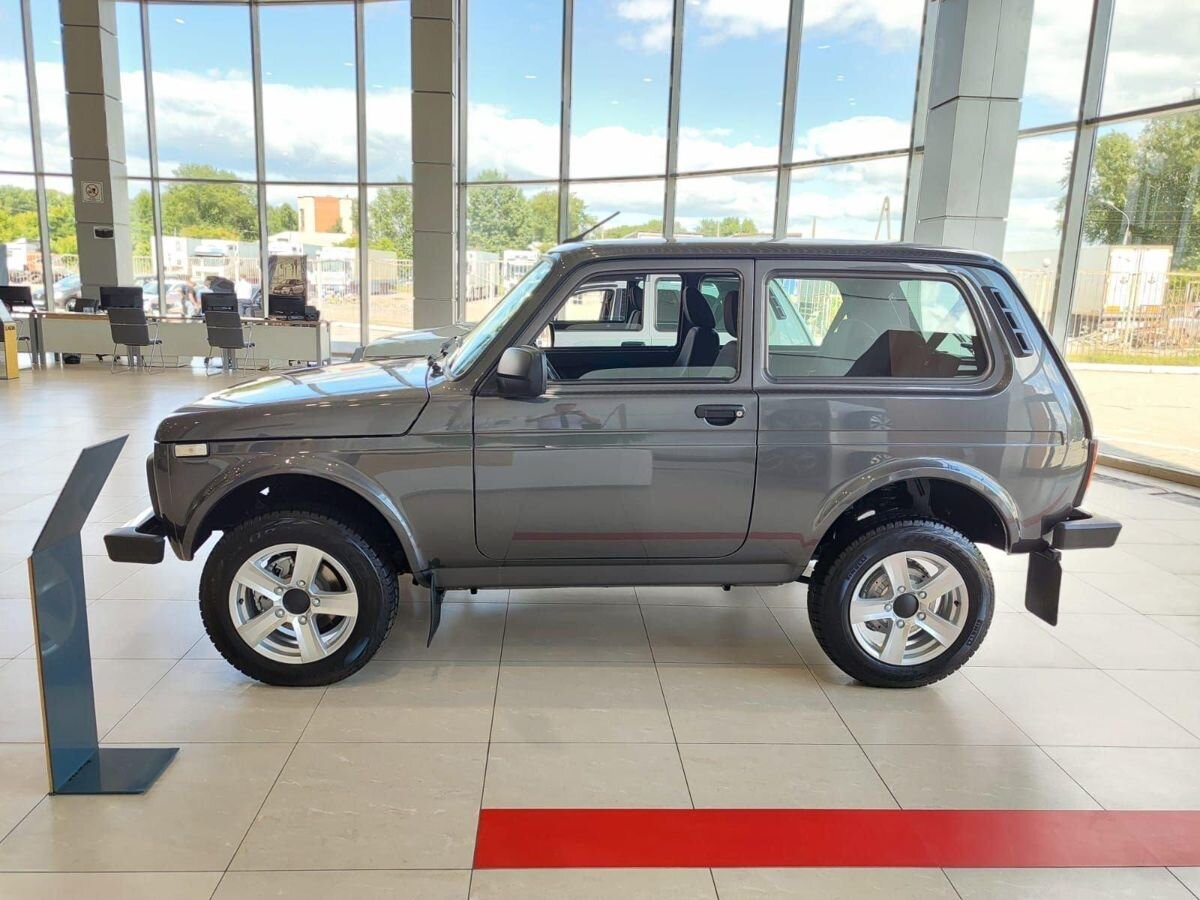 LADA Niva Legend I, Серебристо-темно-серый "Борнео" металлик, 834360 рублей, вид 3