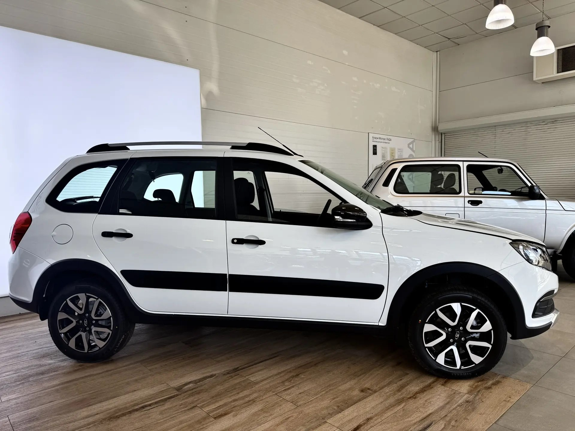 LADA Granta Cross I Рестайлинг, Белый "Ледниковый", 833700 рублей, вид 5