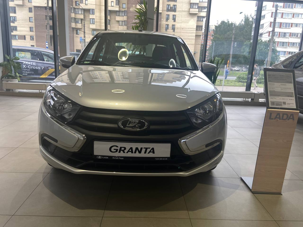 LADA Granta седан I Рестайлинг, Серебристый "Платина" металлик, 781200 рублей, вид 3