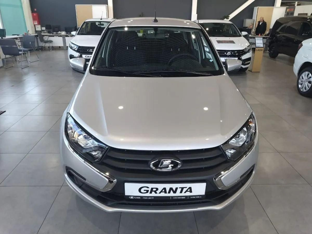 LADA Granta седан I Рестайлинг, Серебристый "Платина" металлик, 791696 рублей, вид 3