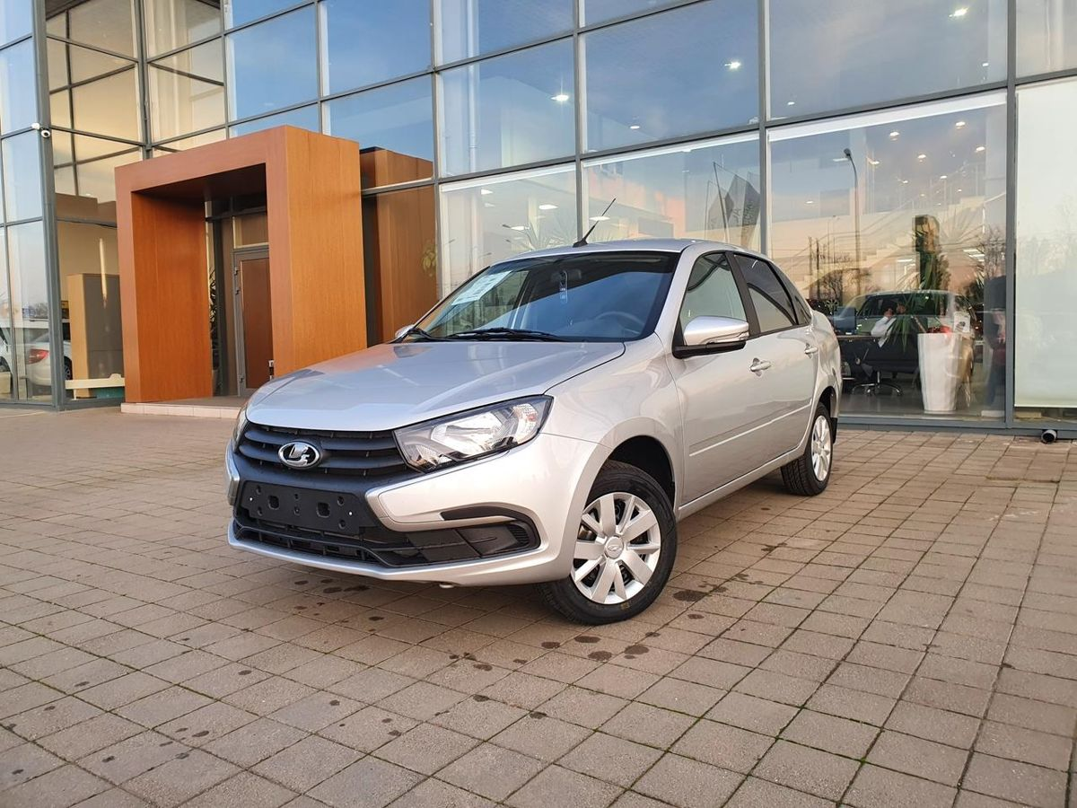 LADA Granta седан I Рестайлинг, Серебристый "Платина" металлик, 951000 рублей, вид 2