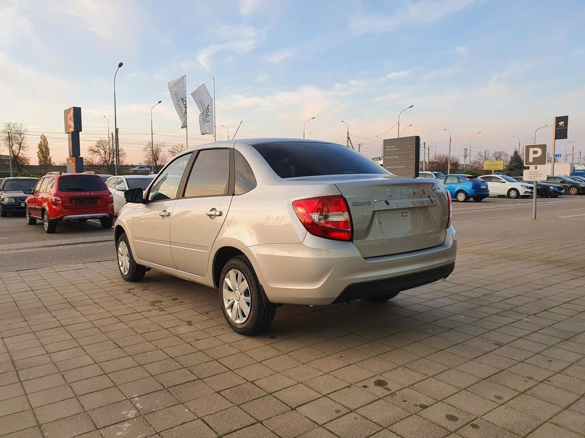 LADA Granta седан I Рестайлинг, Серебристый "Платина" металлик, 951000 рублей, вид 5