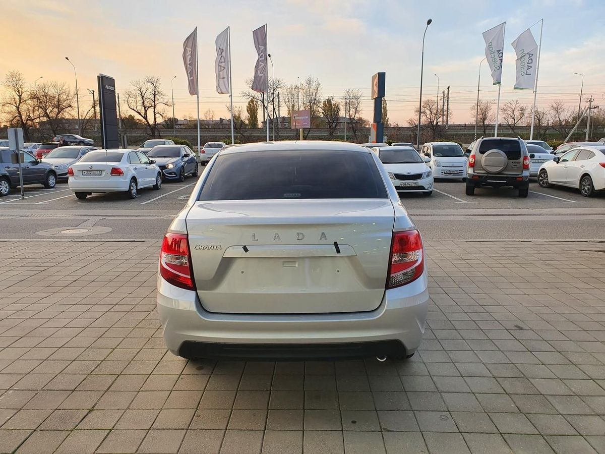 LADA Granta седан I Рестайлинг, Серебристый "Платина" металлик, 951000 рублей, вид 6