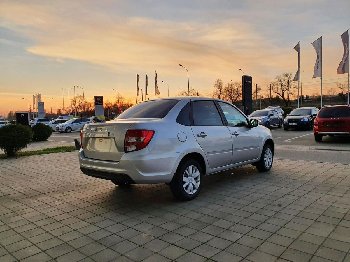 LADA Granta седан I Рестайлинг, Серебристый "Платина" металлик, 951000 рублей, вид 8