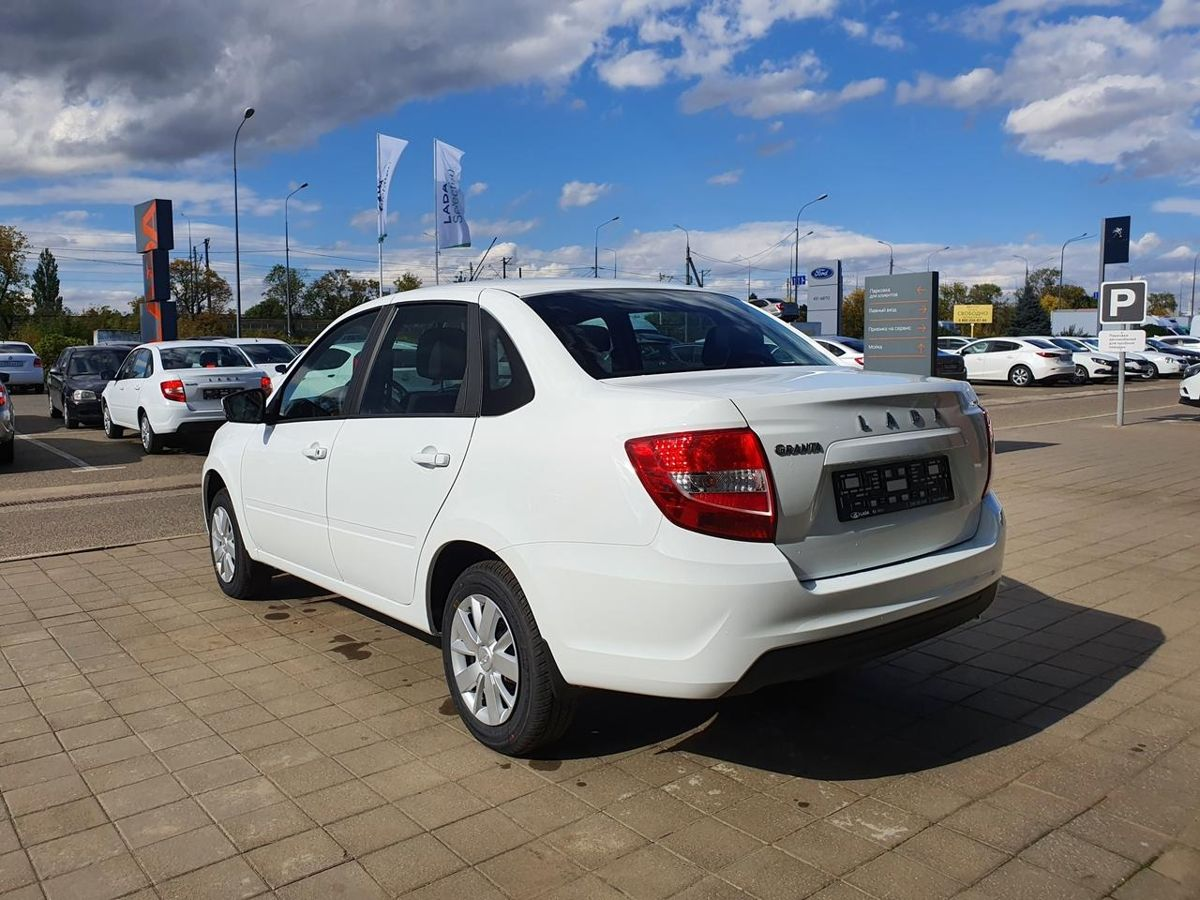 LADA Granta седан I Рестайлинг, Белый "Ледниковый", 931000 рублей, вид 5