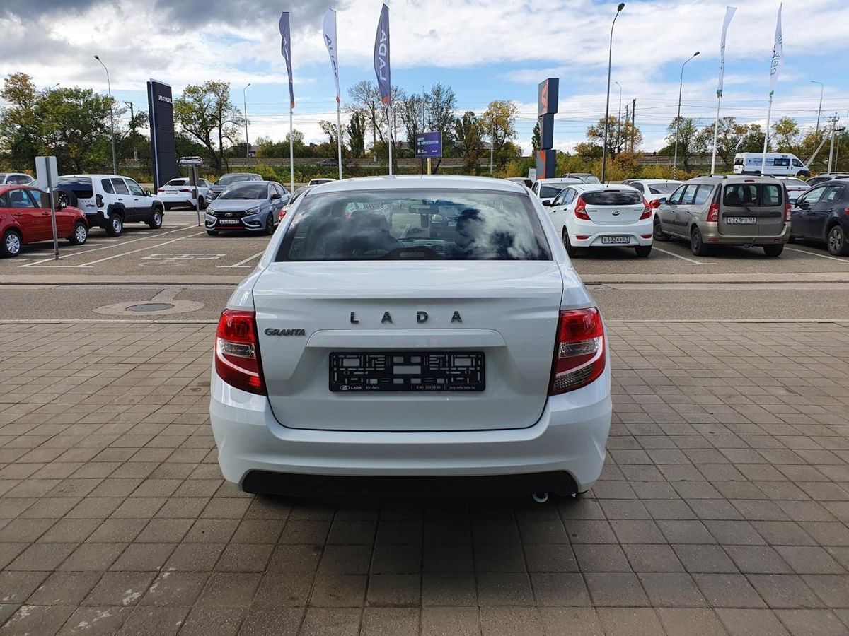LADA Granta седан I Рестайлинг, Белый "Ледниковый", 931000 рублей, вид 6