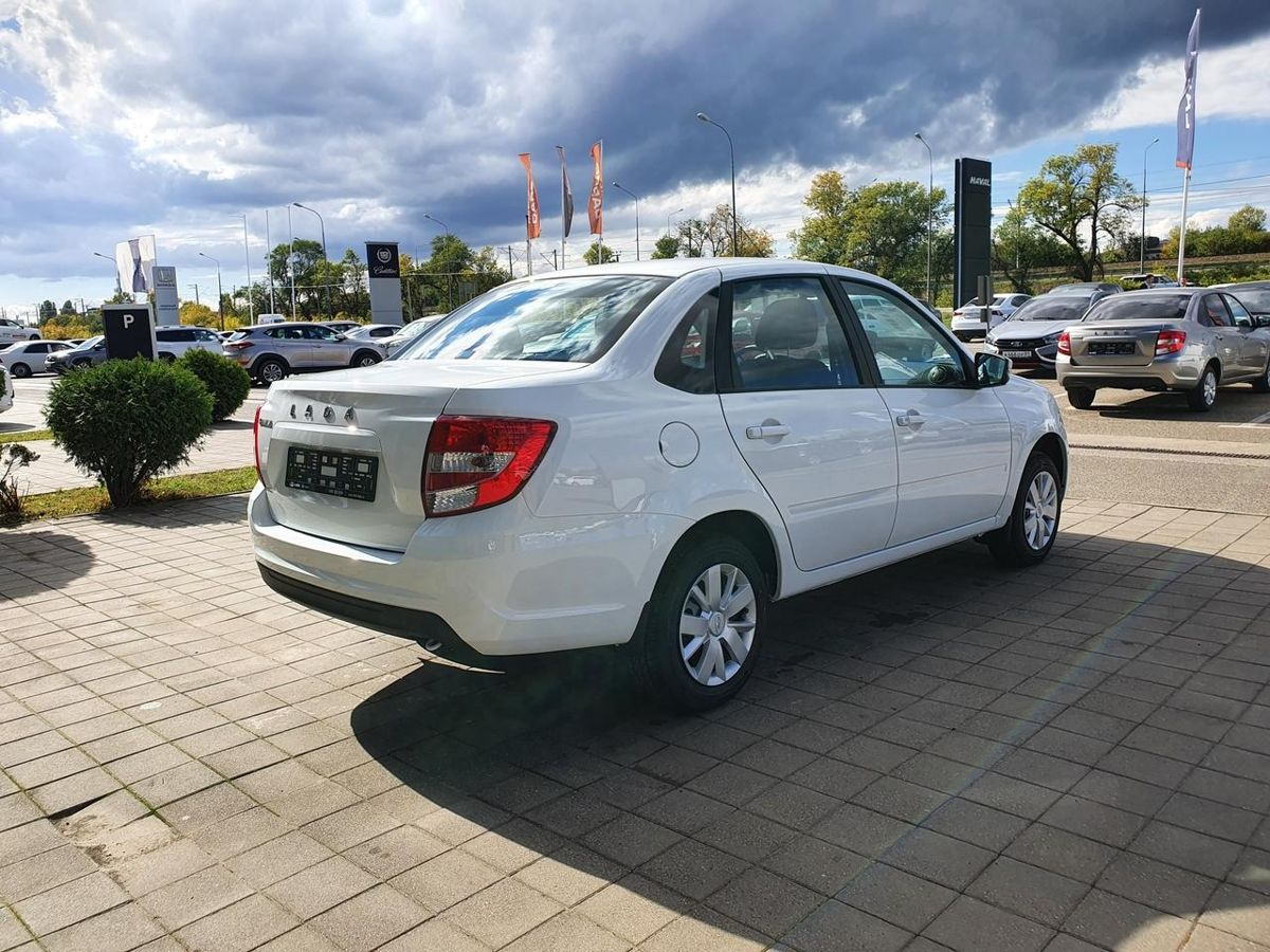 LADA Granta седан I Рестайлинг, Белый "Ледниковый", 931000 рублей, вид 8