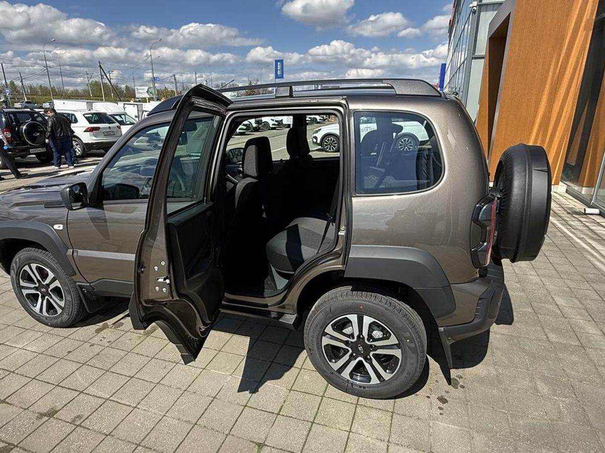 LADA Niva Travel I Рестайлинг, Золотисто-коричневый "Кориандр" металлик, 1617000 рублей, вид 8