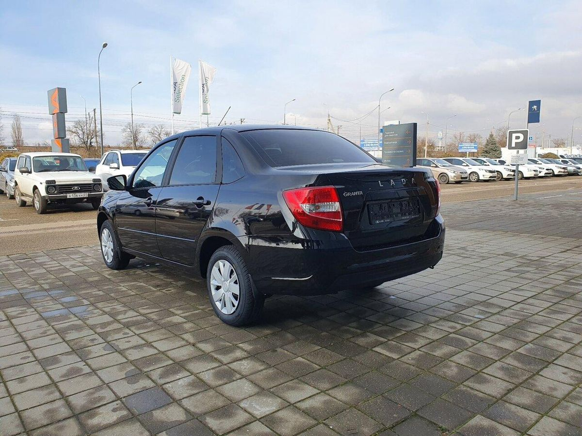 LADA Granta седан I Рестайлинг, Черный "Пантера", 898000 рублей, вид 5