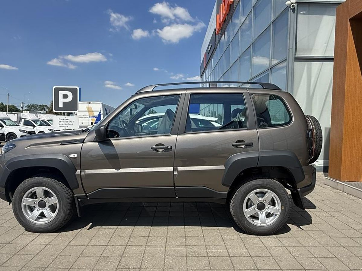 LADA Niva Travel I Рестайлинг, Золотисто-коричневый "Кориандр" металлик, 1553000 рублей, вид 4