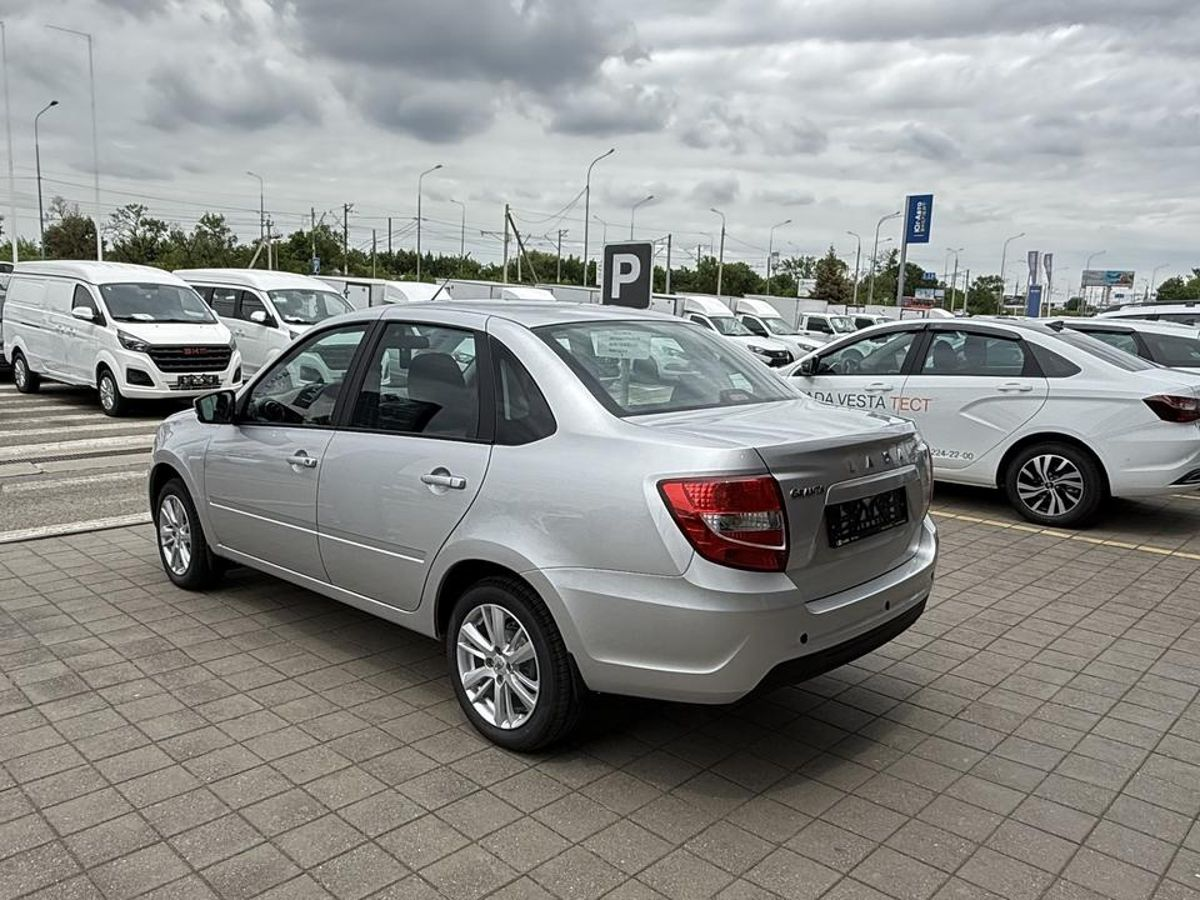 LADA Granta седан I Рестайлинг, Серебристый "Платина" металлик, 1118000 рублей, вид 5