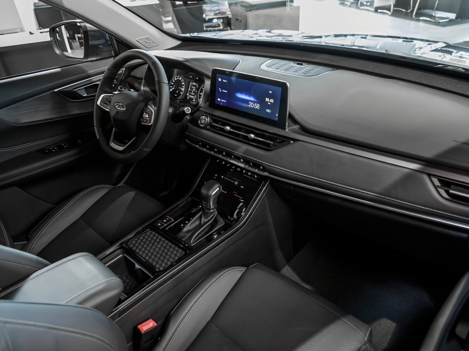 Chery Tiggo 4 Pro I Рестайлинг, Искрящийся белый, 2090000 рублей, вид 3