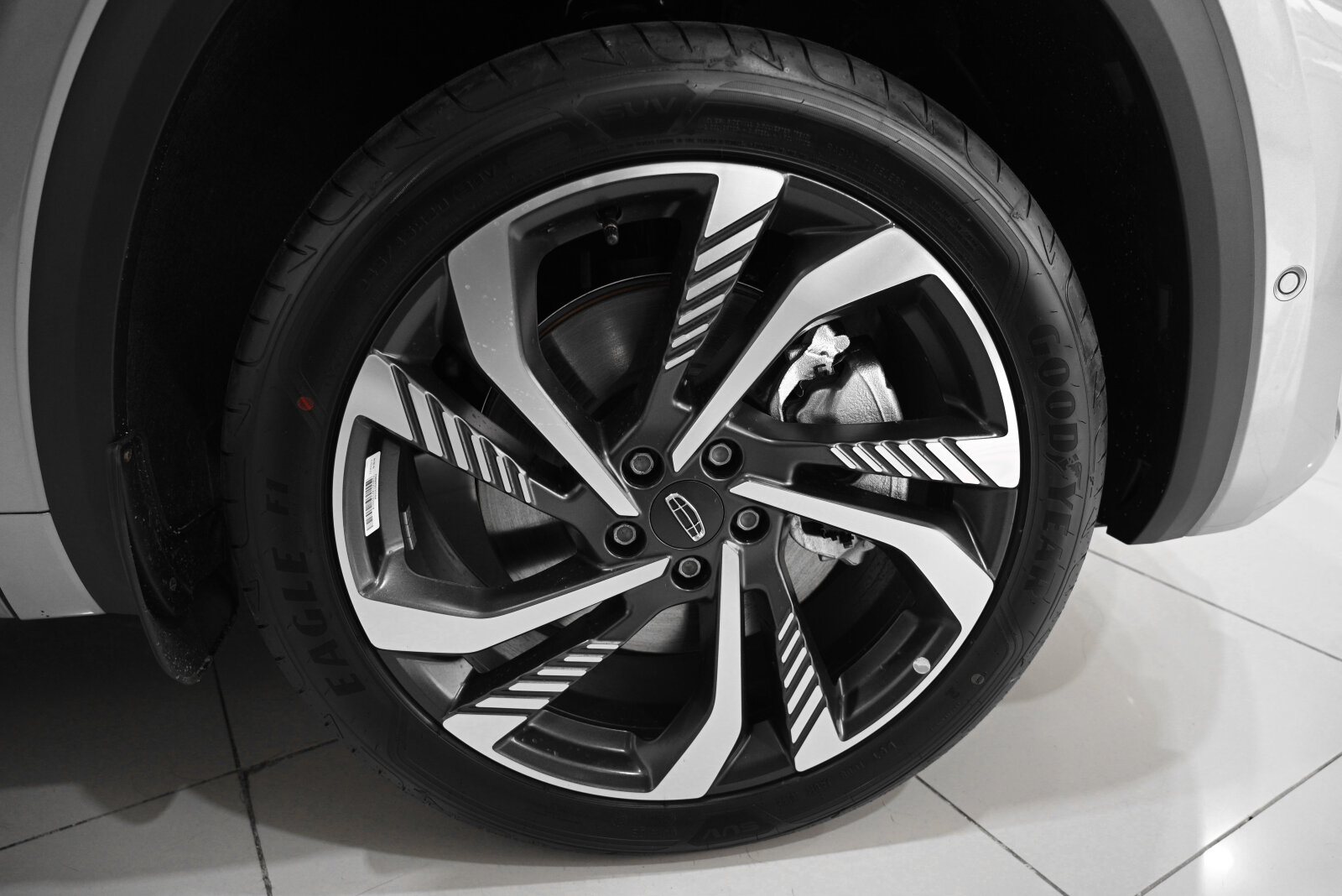 Geely Monjaro I, Aurora Silver / Серебристый металлик, 4599990 рублей, вид 8