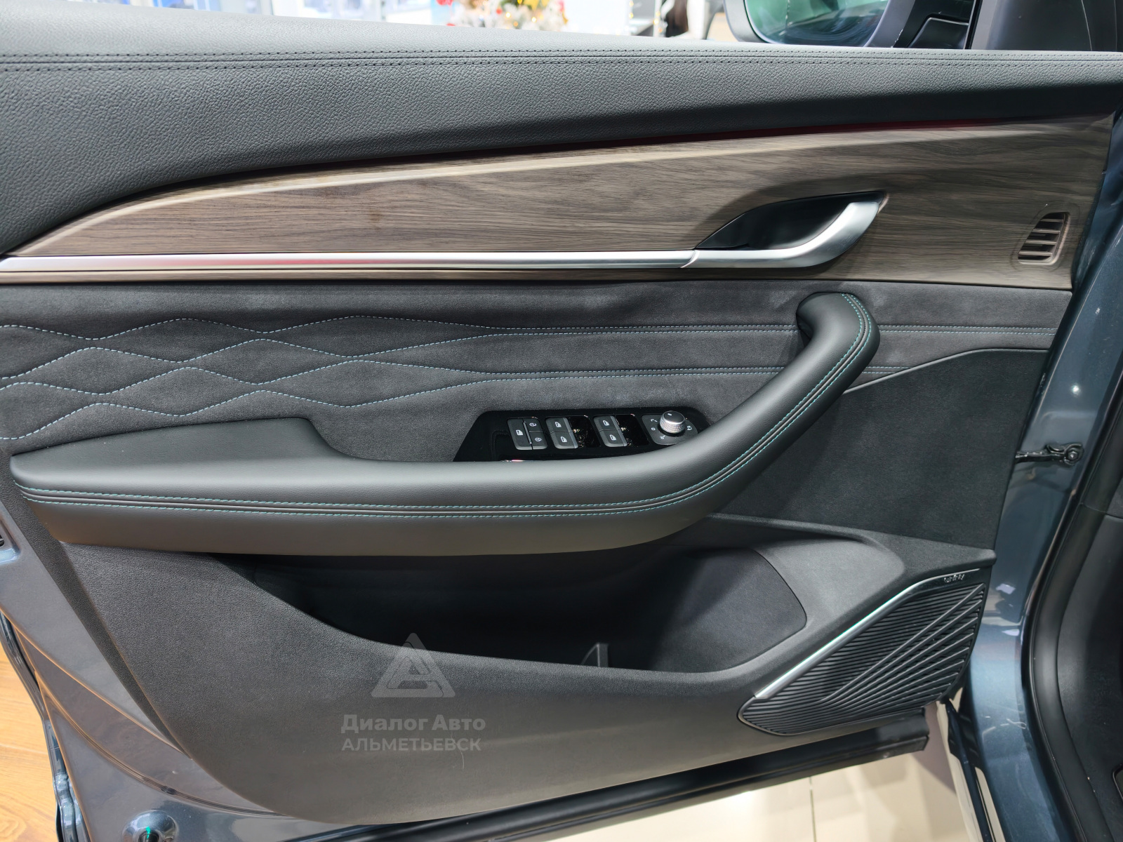 Geely Monjaro I, Basalt Grey / Серый металлик, 4899990 рублей, вид 9