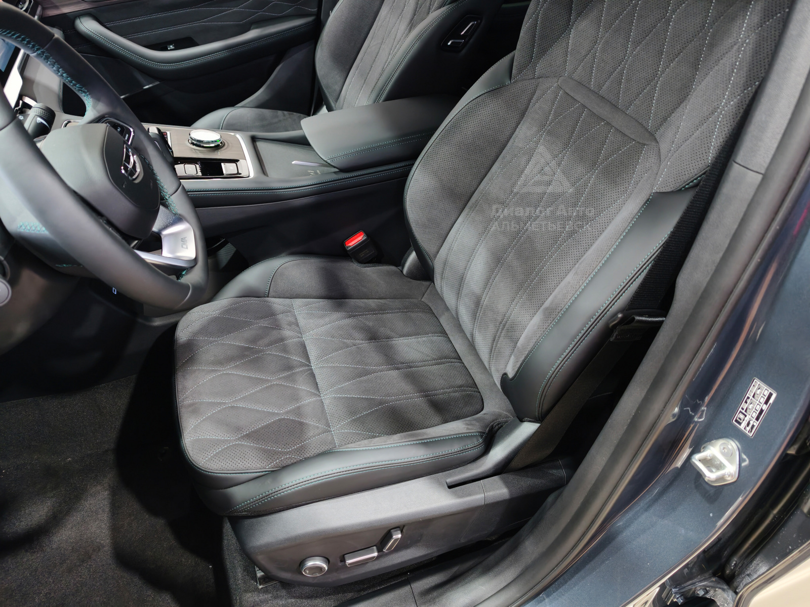 Geely Monjaro I, Basalt Grey / Серый металлик, 4899990 рублей, вид 11